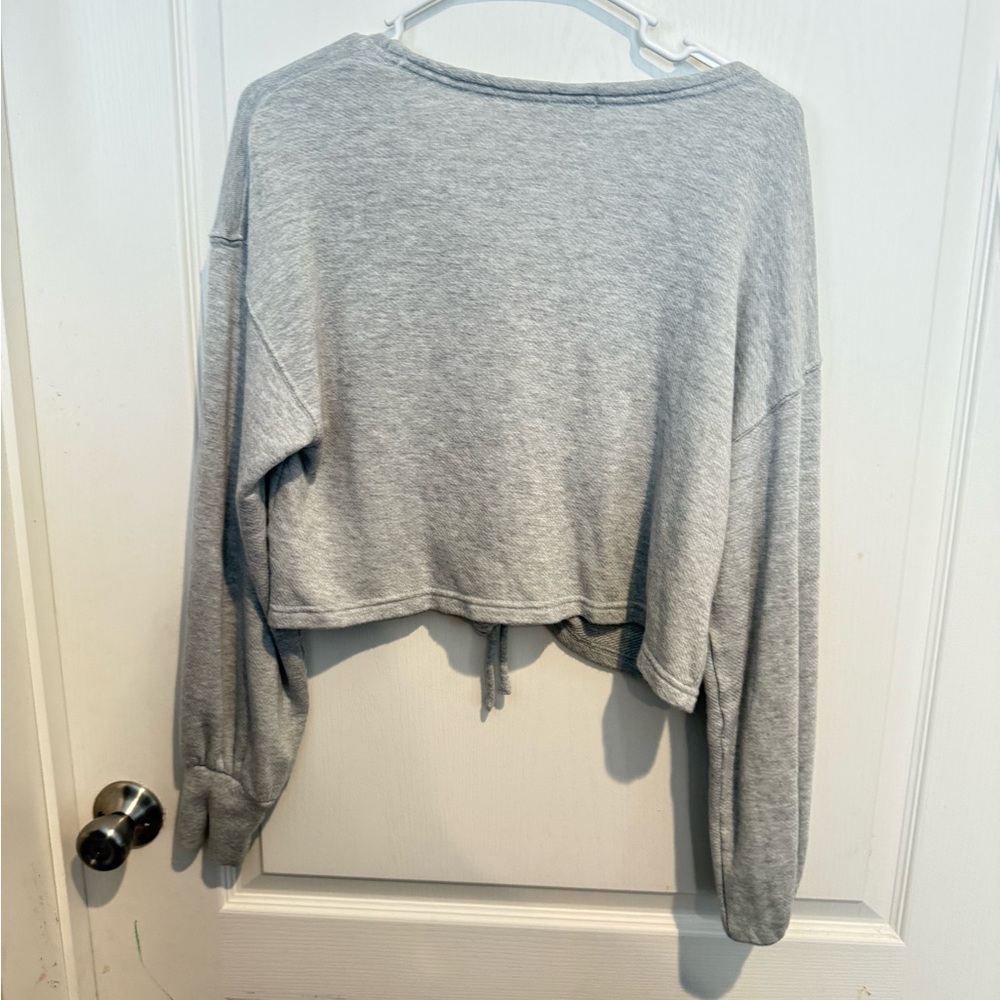 Aerie Heather Gray Cropped V-Neck top - Picture 3 of 3